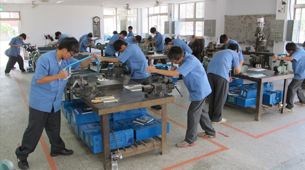 Công ty Xuất khẩu Lao động uy tín IVY HR đang tuyển 9 nam đơn hàng làm kim loại miếng dùng trong xây dựng đi Nhật