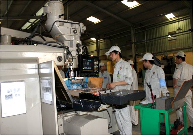 Công ty Xuất khẩu Lao động uy tín IVY HR đang tuyển 3 nam vận hành máy đi Nhật