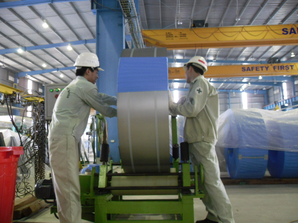 Công ty Xuất khẩu Lao động uy tín IVY HR đang tuyển 1 nam gia công tấm kim loại nhà máy đi Nhật