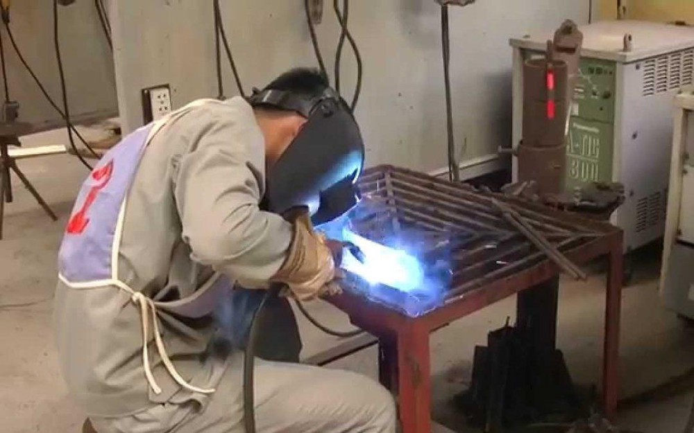Công ty Xuất khẩu Lao động uy tín IVY HR đang tuyển 2 nam hàn xì và cắt kim loại đi Nhật